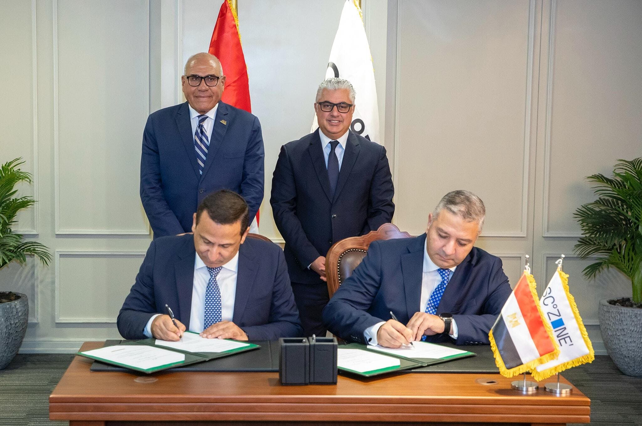 قناة السويس توقع عقد لإقامة ساحات إيداع جمركي للحاويات باستثمارات 4.2 مليون دولار
