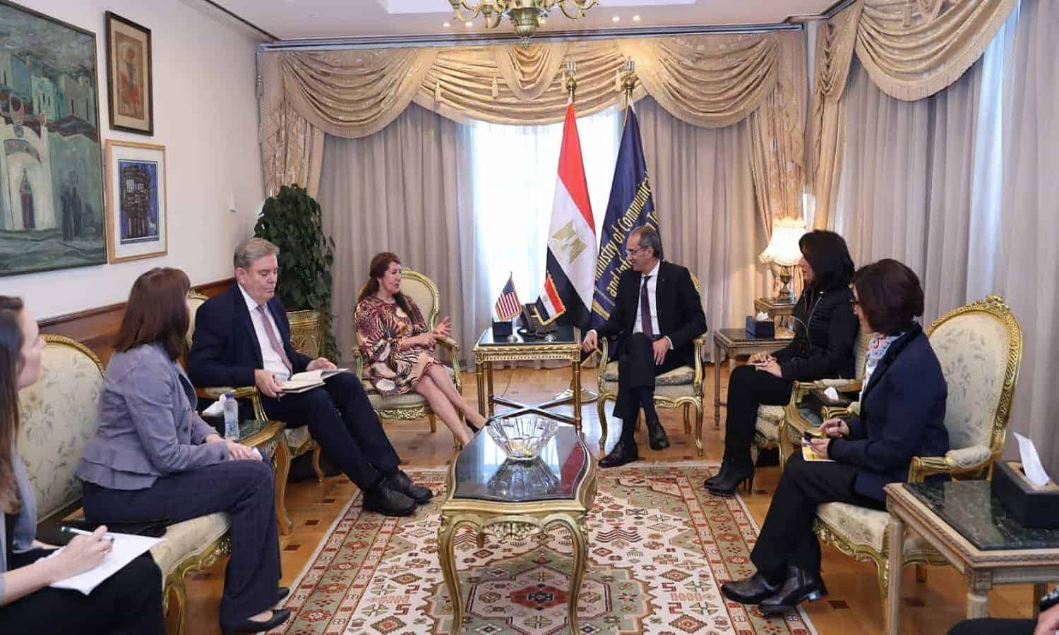 وزير الاتصالات يبحث مع سفيرة الولايات المتحدة بالقاهرة سبل تعزيز التعاون
