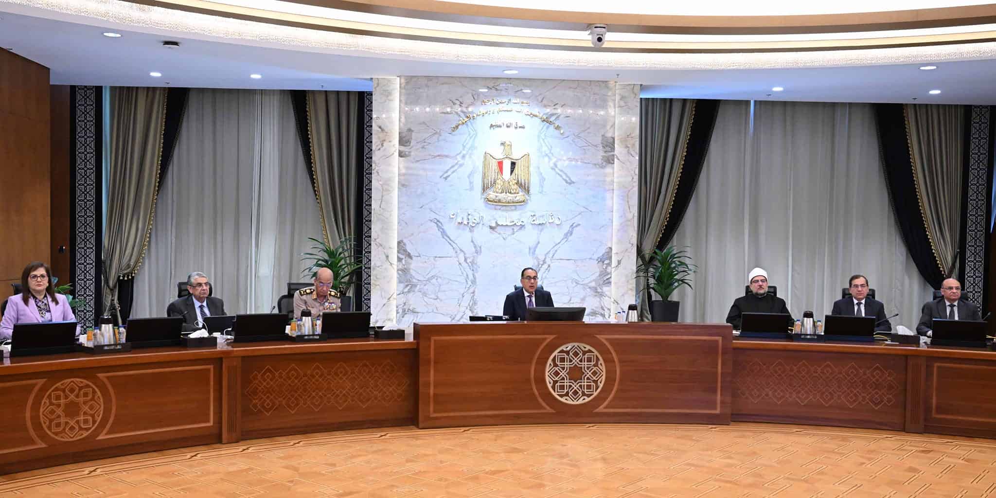 تيسير إجراءات تأسيس الشركات والمصانع لزيادة استثمارات القطاع الخاص
