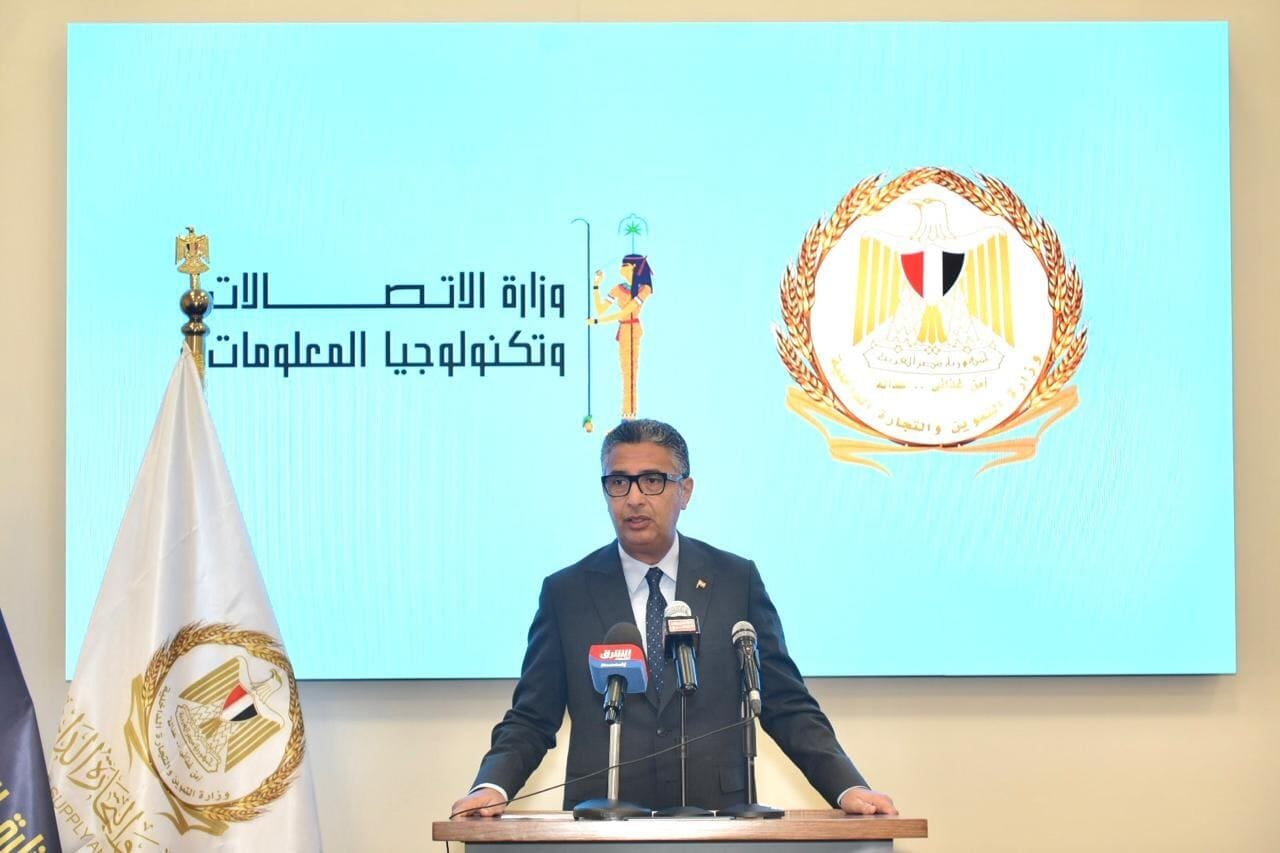 التموين والاتصالات تطلقان الاستمارة التحديثية للخدمات التموينية بالكارت الموحد
