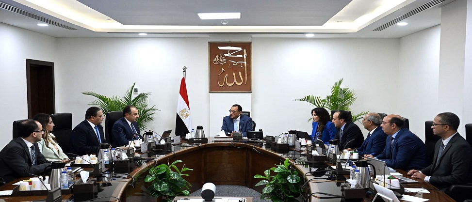 مدبولي يُوجه بالاهتمام بصناعة البوليستر وإقامة مصنع جديد بالشراكة مع القطاع الخاص
