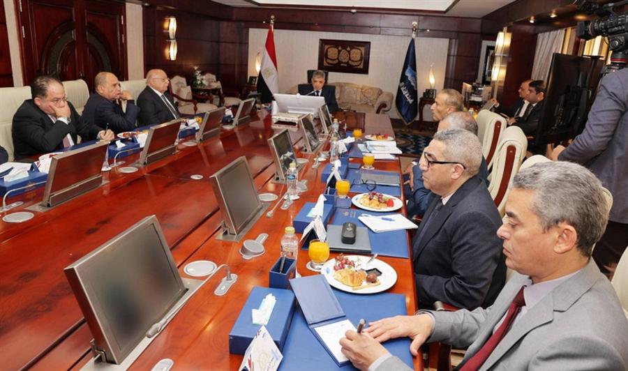 قناة السويس تسجل نموًا 18.5% في الإيرادات بالنصف الأول من 2026/25