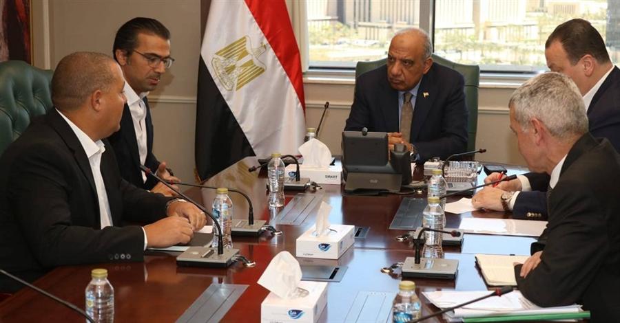 وزير الكهرباء يراجع موقف مشروعات الطاقة الشمسية والرياح مع تحالف حسن علام وإنفينيتي