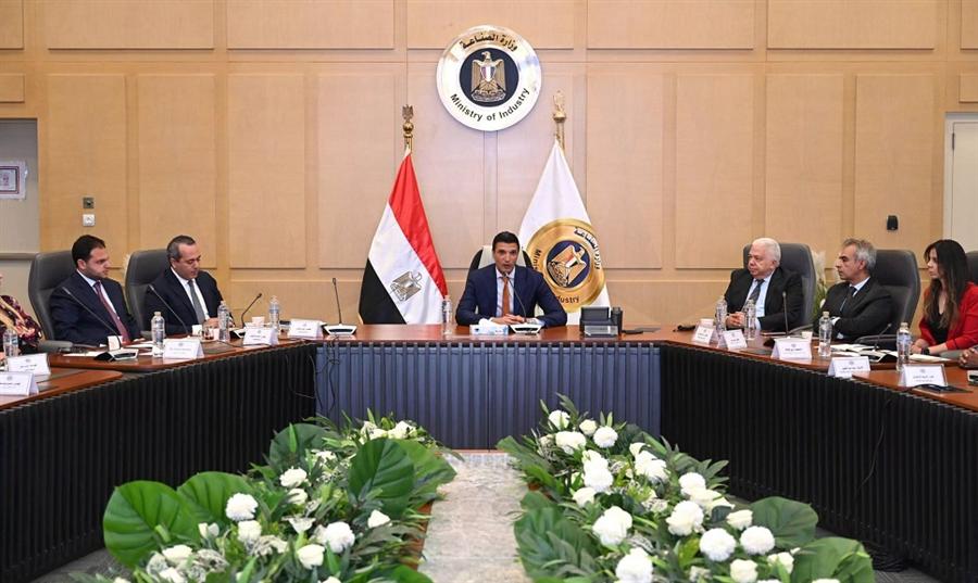 الصناعة تطلق مبادرة تستهدف خفض استهلاك الغاز 25% في مصانع السيراميك