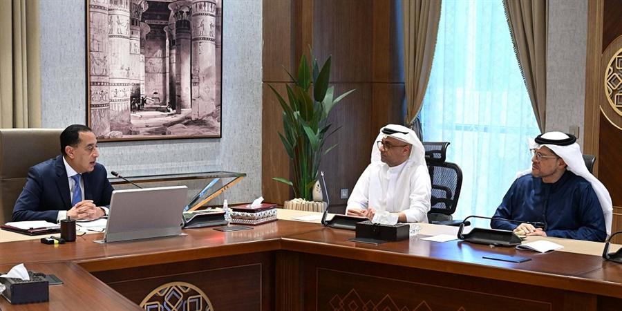 مدبولي يستعرض الموقف التنفيذي لمشروع رأس الحكمة التنموي