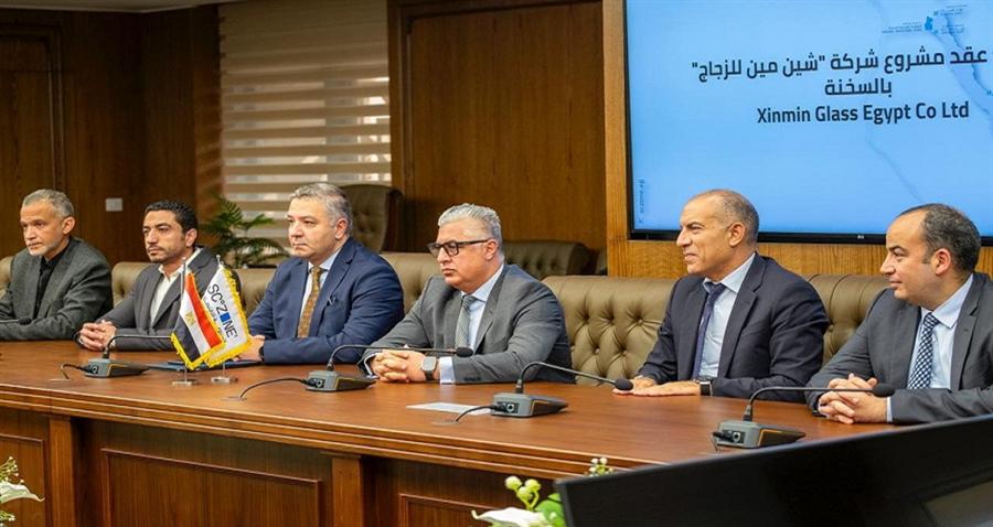توقيع عقد لإنشاء مصنع زجاج جديد باستثمارات تتجاوز 70 مليون دولار بمدينة سخنة 360