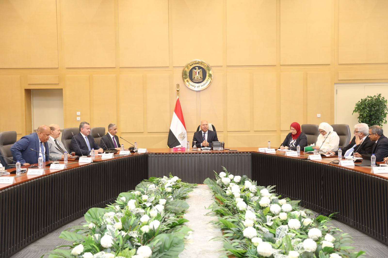 وزير الصناعة يعلن عن خطة لدعم المصانع الوطنية وتعميق صناعة الحديد