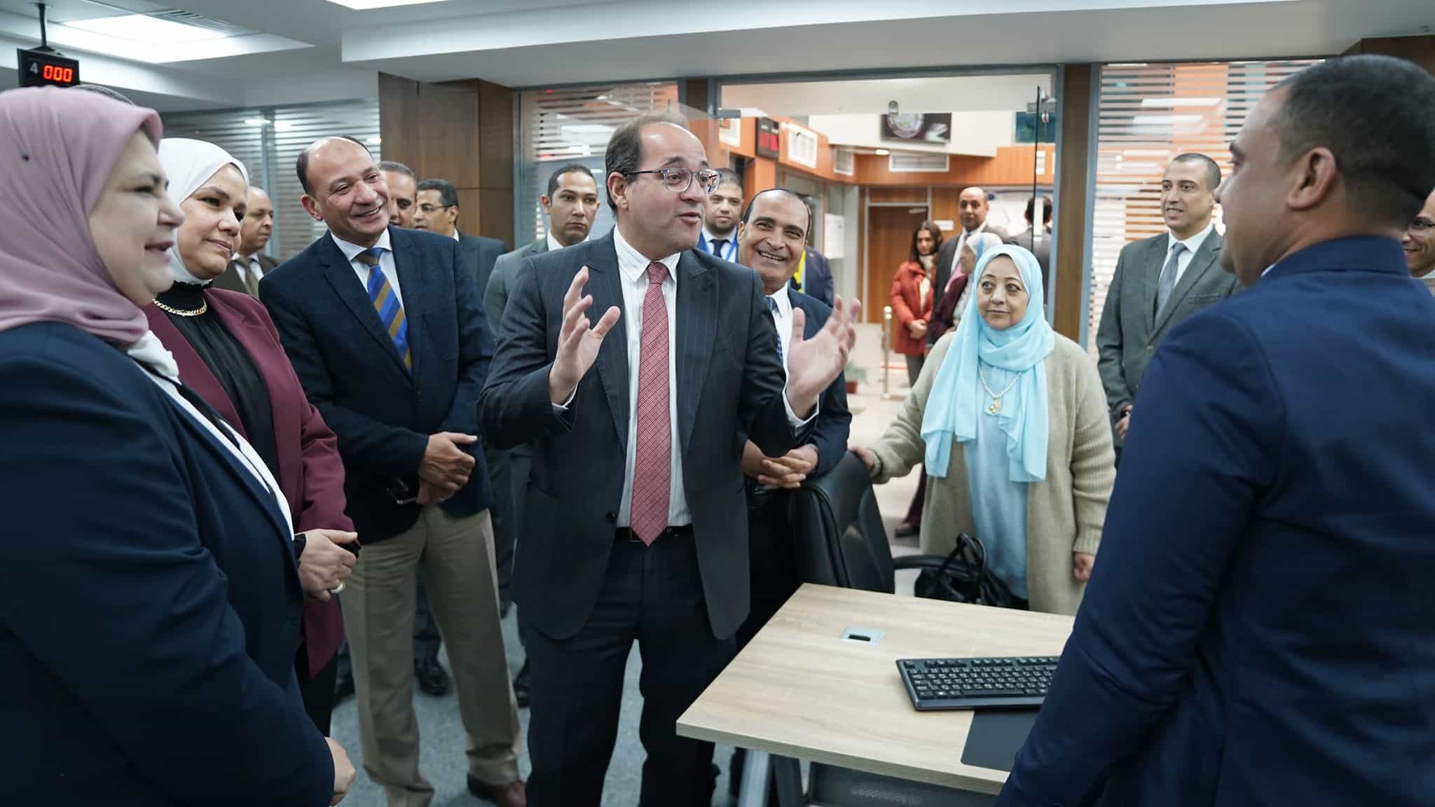  كجوك يتابع ميدانيًا تطبيق حزمة التسهيلات بالمراكز والمأموريات الضريبية
