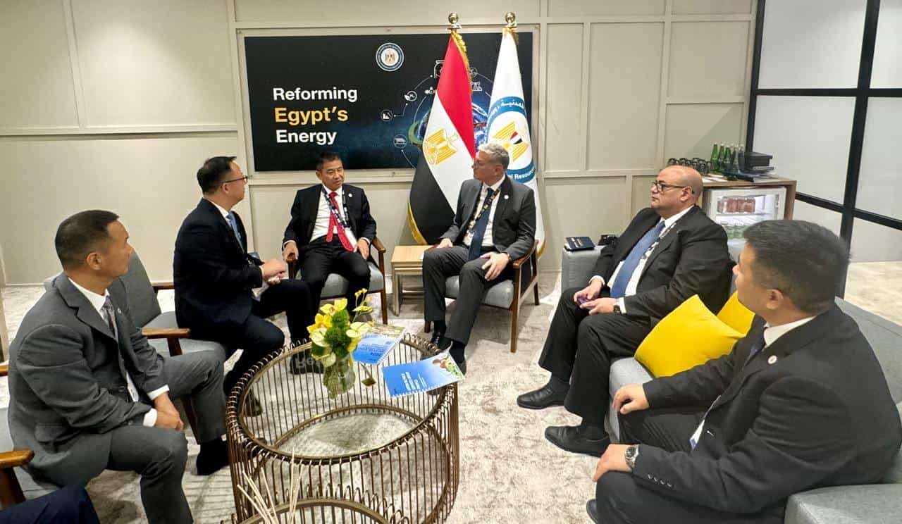 أنتون أويل الصينية تبحث فرص الاستثمار بقطاع البترول المصري
