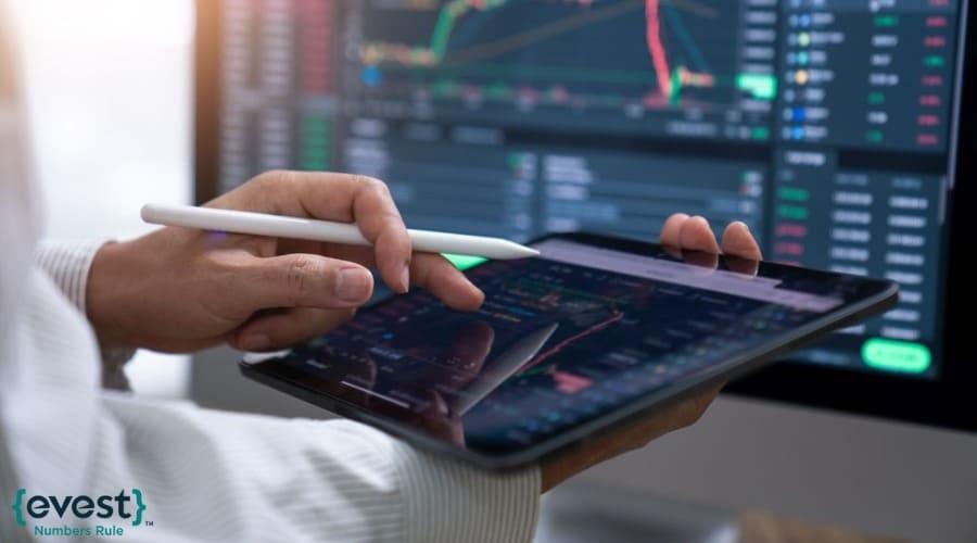 كيف تختار شركات التداول المرخصة؟ دليل شامل للمستثمرين كيف تختار شركات التداول المرخصة؟ دليل شامل للمستثمرين