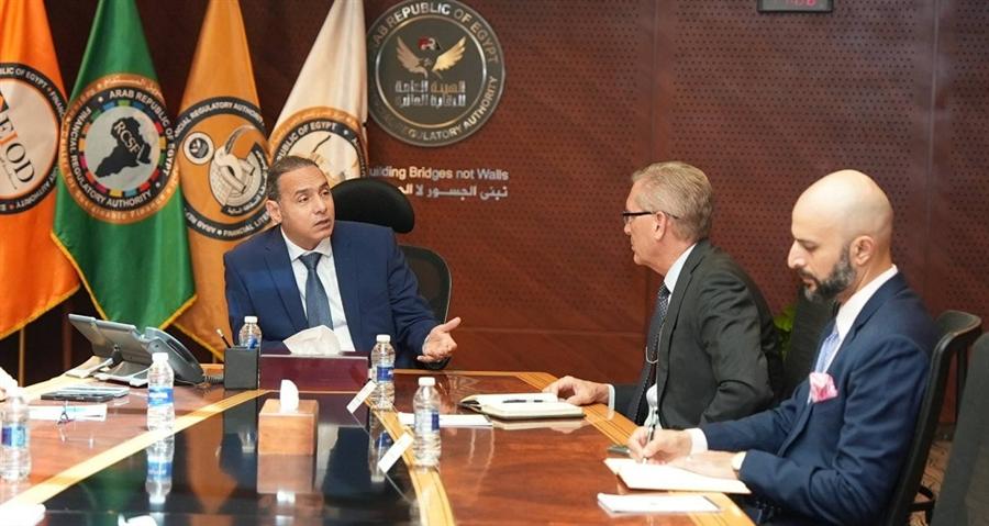 الرقابة المالية تبحث مع وفد أمريكي تطوير سوق المال وتوسيع أدوات الاستثمار بمصر