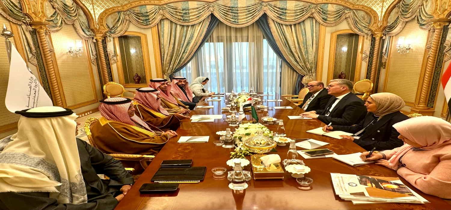 البترول تبحث مع وزير الصناعة السعودي سبل تعزيز التعاون فى مجالات التعدين
