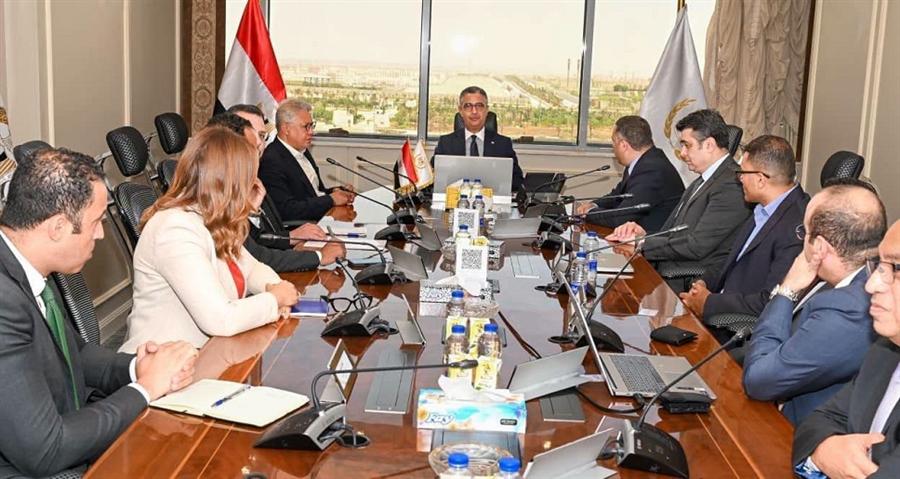 التموين وأورانج مصر تبحثان توظيف التكنولوجيا لتنفيذ مشروع كاري أون