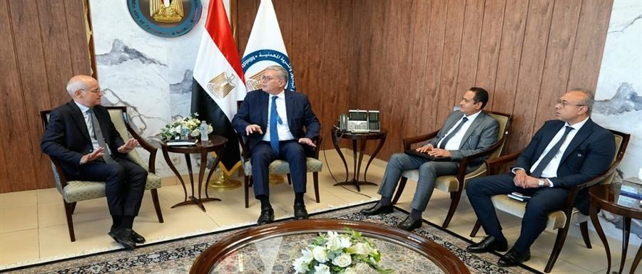 وزير البترول يبحث مع توتال إنرجيز توسيع الاستثمارات في مصر وشرق المتوسط