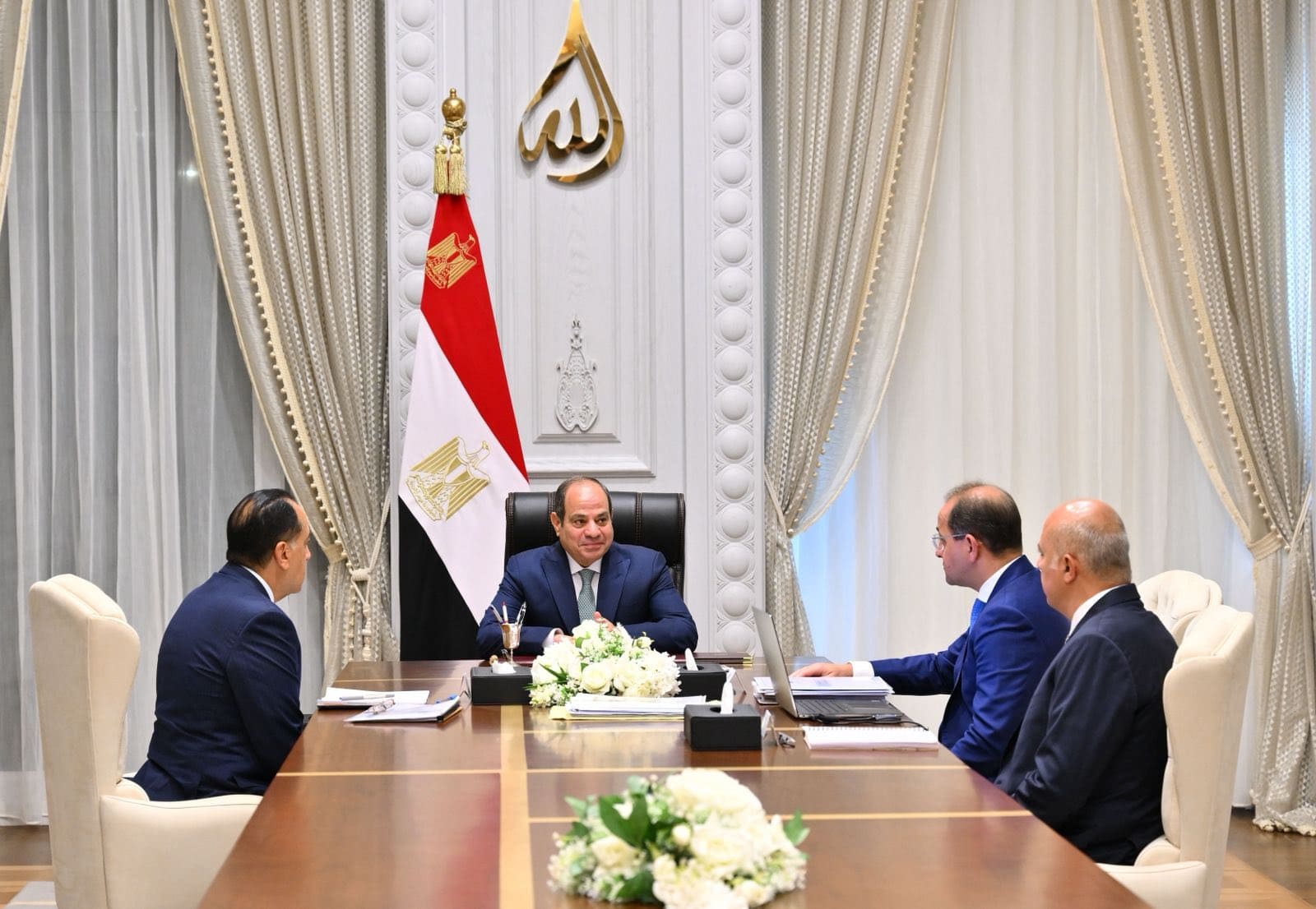 السيسي يوجه بتوسيع القاعدة الضريبية وتحفيز الاستثمار