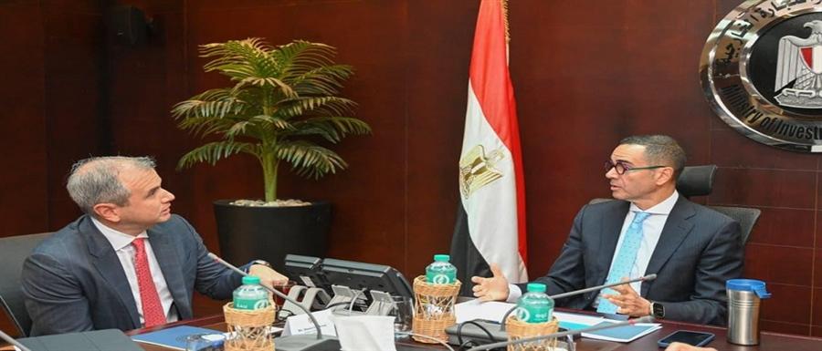 وزير الاستثمار يبحث مع الكازار للطاقة فرص التعاون في مشروعات الطاقة المتجددة