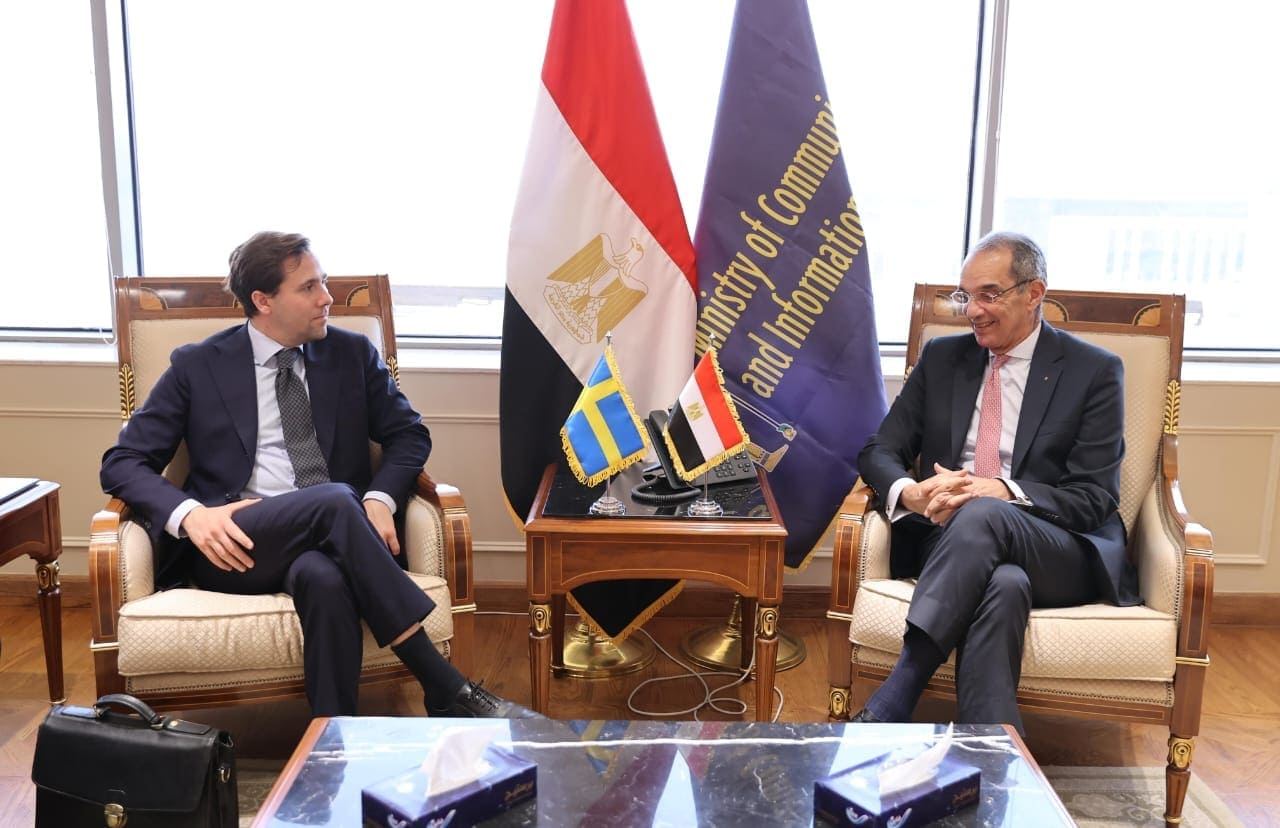 وزير الاتصالات يبحث سبل جذب الاستثمارات السويدية إلى مصر فى مجال التعهيد