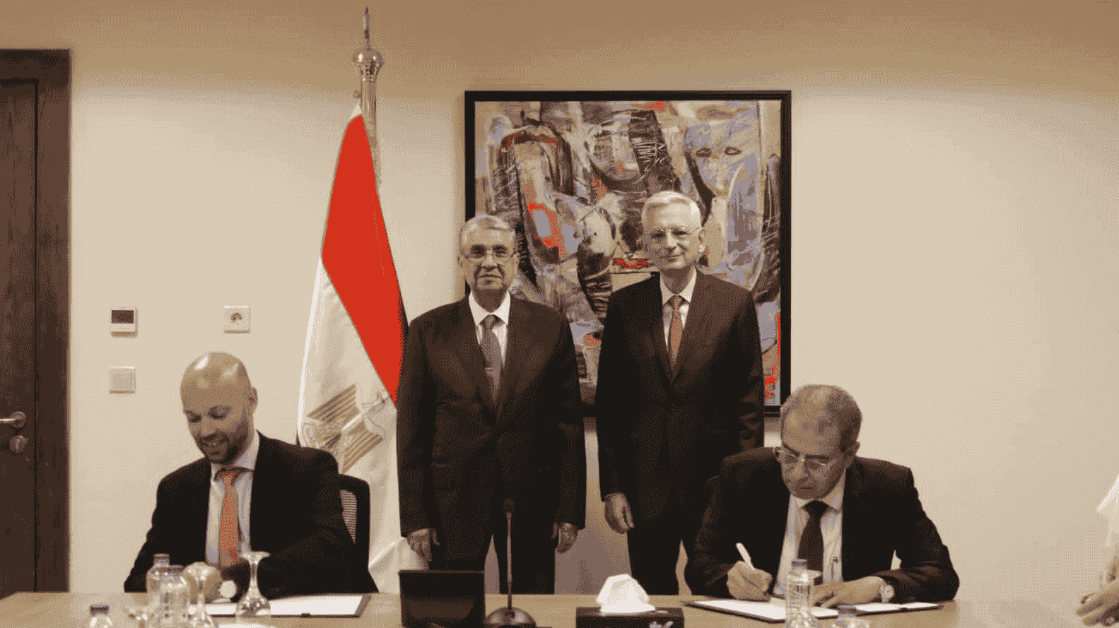 Egypt’s EEHC, French EDF pen MoU to boost electricity, renewable energy cooperation