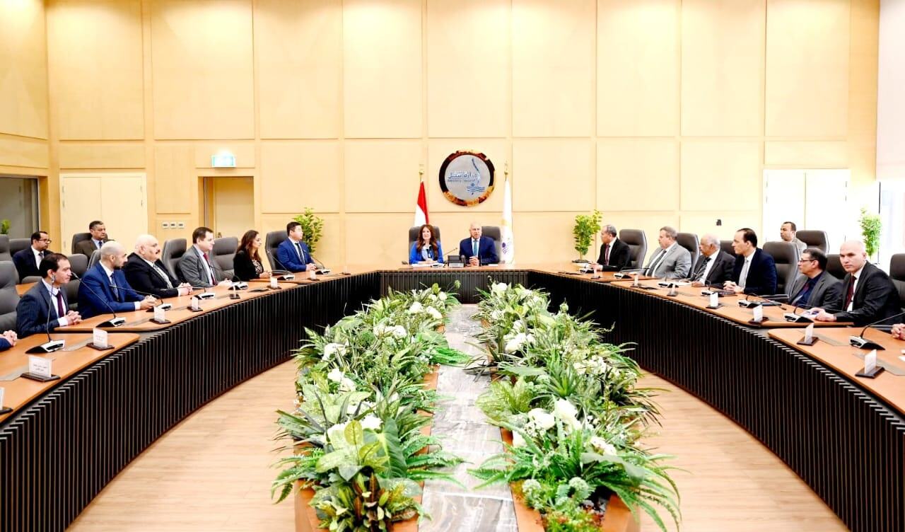 توقيع 3 عقود تزيد قيمتها عن 235 مليون دولار لتحديث وصيانة الجرارات