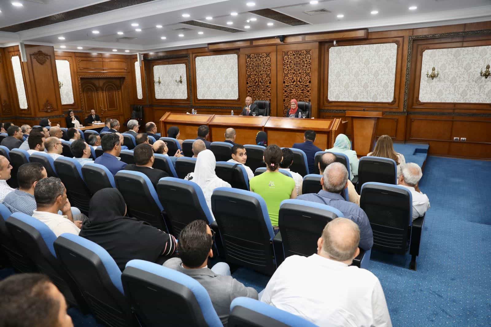 منع غلق أي مصنع إلا بقرار من وزير الصناعة وبعد العرض على رئيس الوزراء