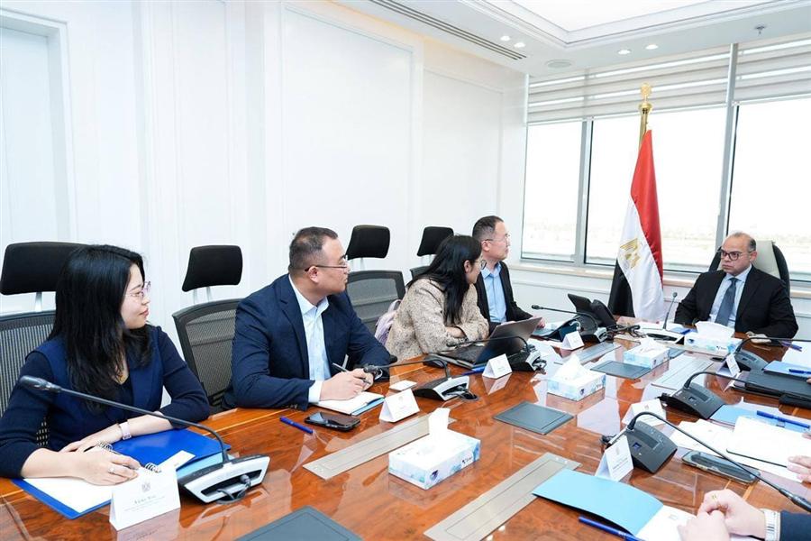 هيميلي الصينية تبحث إنشاء مصنع لإنتاج قوالب الإطارات في مصر