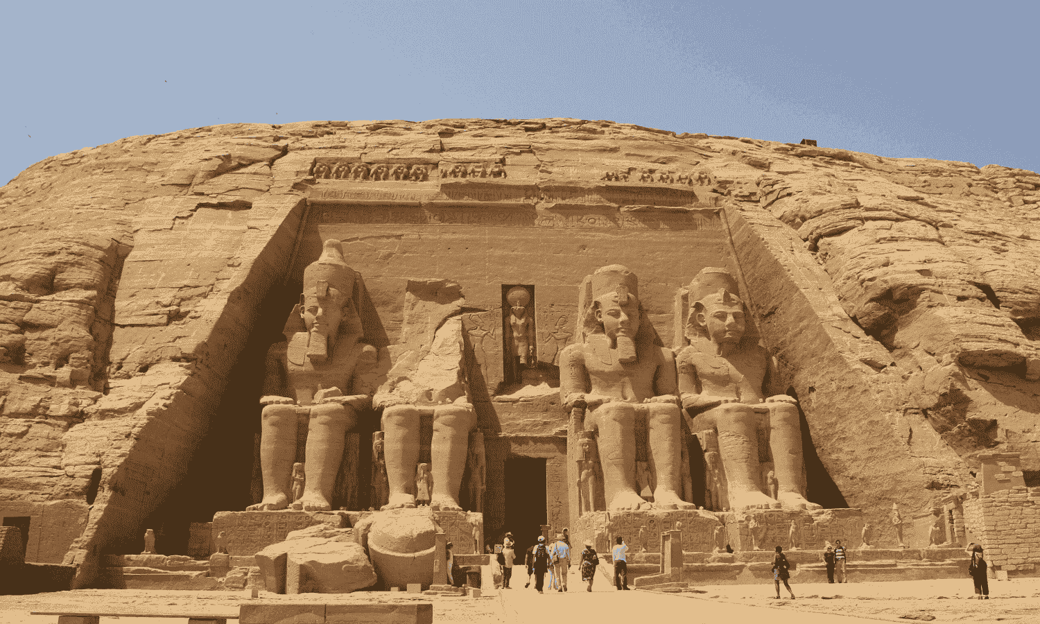 تشكيل لجنة تختص بمناقشة الاستراتيجية العامة لتنشيط السياحة في مصر
