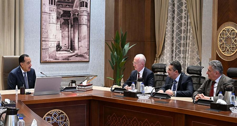 مدبولي يبحث مع فيكا الفرنسية خطط التوسع في صناعة الأسمنت بمصر