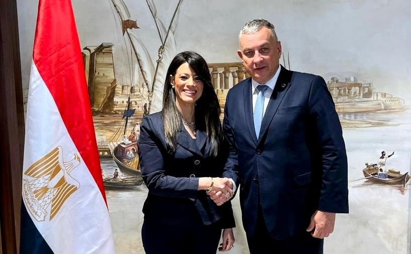 المشاط تلتقي المفوض الأوروبي للشراكات الدولية لبحث تعزيز العلاقات الاقتصادية مع فريق أوروبا