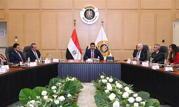 الصناعة تطلق مبادرة تستهدف خفض استهلاك الغاز 25% في مصانع السيراميك