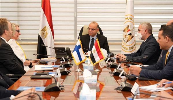 وزير الاستثمار يبحث مع سفيرة فنلندا فرص تعزيز التعاون التكنولوجي بين البلدين
