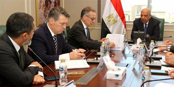 الكهرباء والأوروبي للإعمار يبحثان زيادة استثمارات الطاقة المتجددة وتطوير الشبكة الموحدة