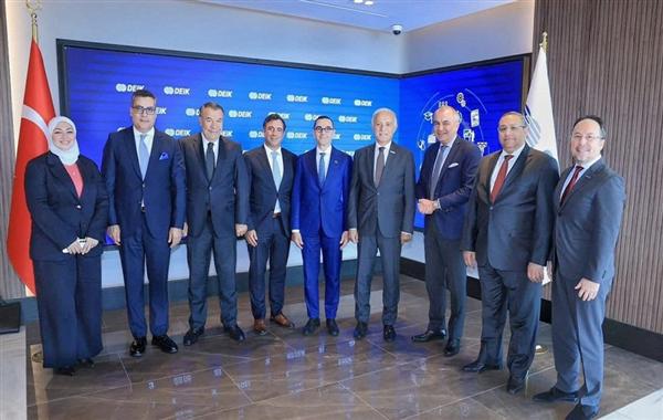 وزير الاستثمار يبحث تعزيز التعاون مع أكبر تجمعات الأعمال التركية