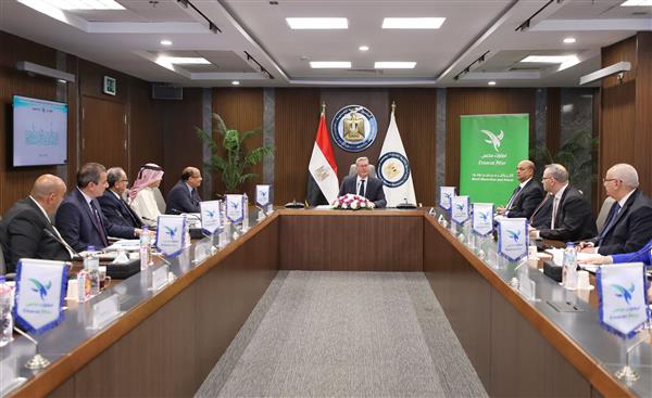 إمارات مصر تخطط للتوسع فى إنشاء 10 محطات جديدة لخدمة وتموين السيارات