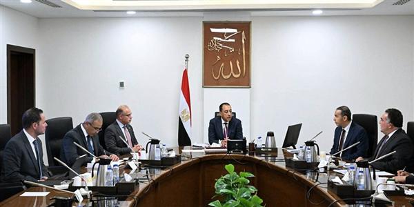 الحكومة تستعرض خططها المستقبلية لتحويل البورصة إلى شركة مساهمة وطرحها للتداول